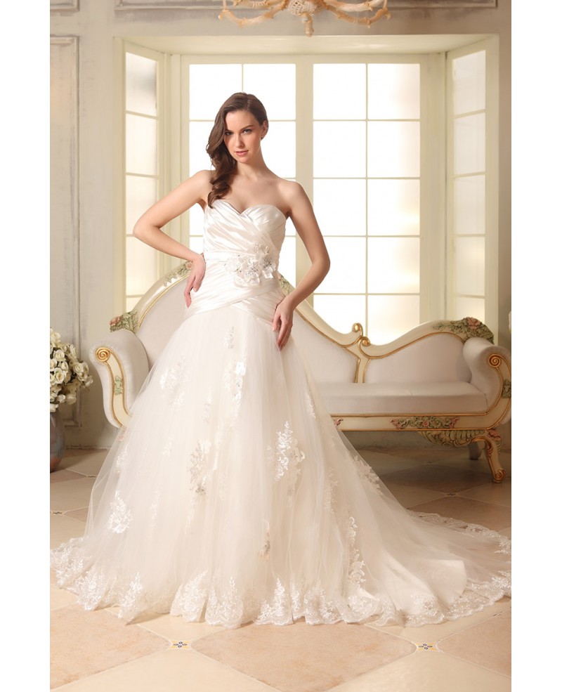 A-line Sweetheart Court Train Tulle Wedding Dress With Appliques Lace